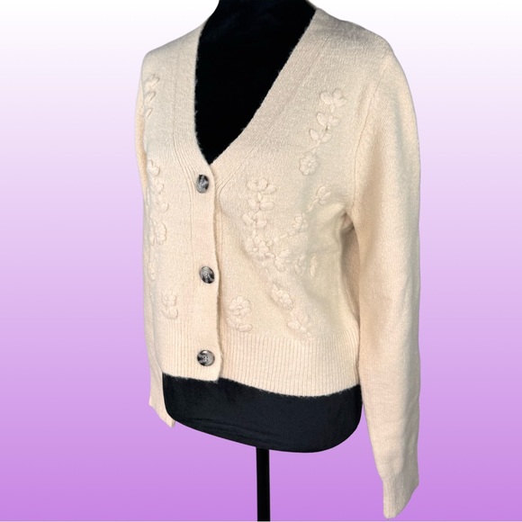 Jessica Simpson Women’s Crop Cardigan Sweater Embroidered Floral Cream NEW - Picture 2 of 11
